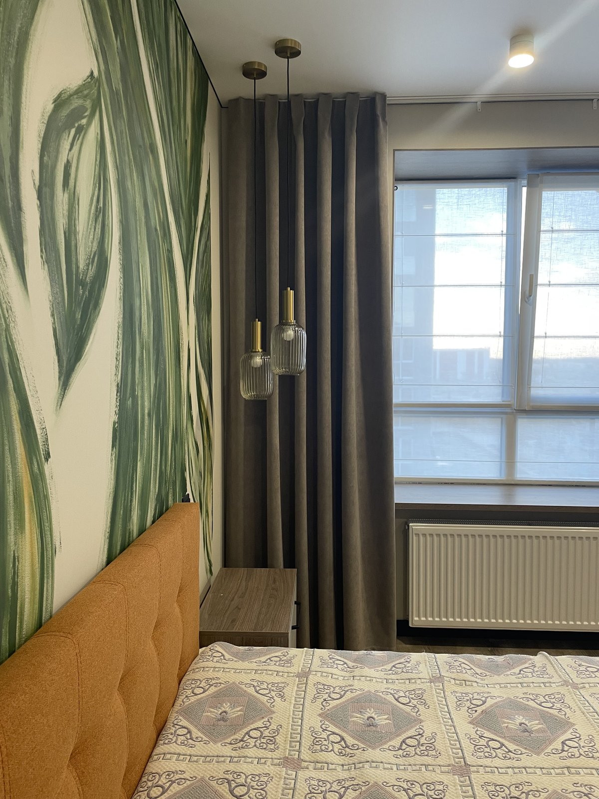 Design bedroom with curtain and roman blind